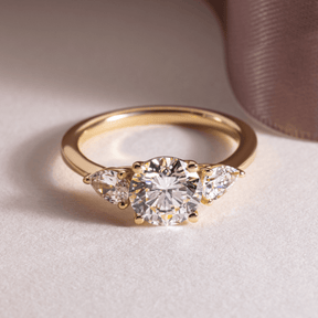 1.25 Carat Round Cut Diamond Three Stone Engagement Ring - Evara Jewelry LLC