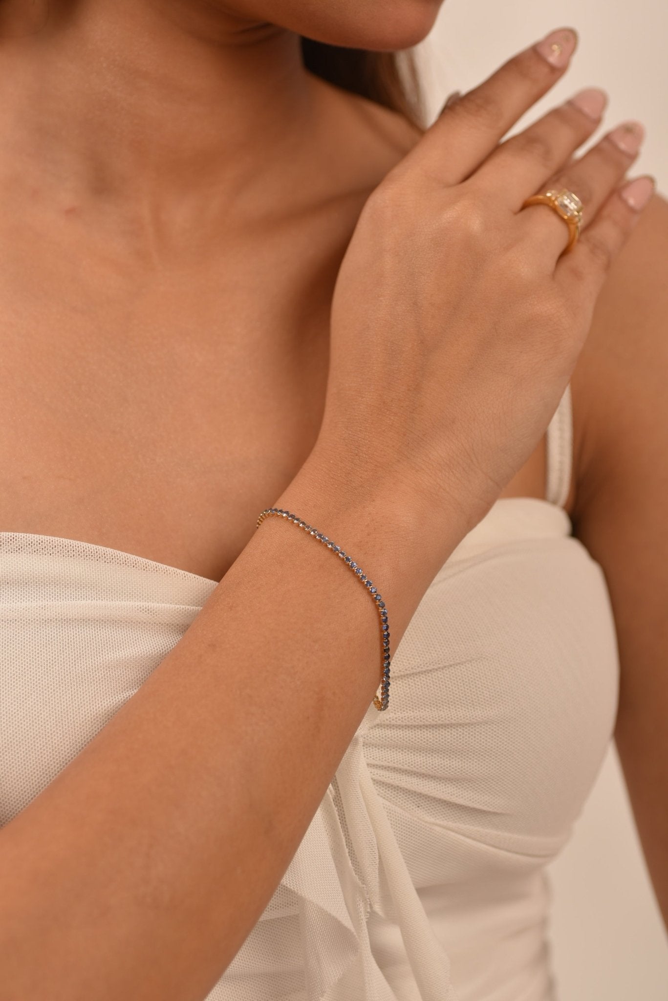 3.22 Carats Ombre Natural Blue Sapphire Tennis Bracelet in 14K/18K White Gold - Evara Jewelry LLC