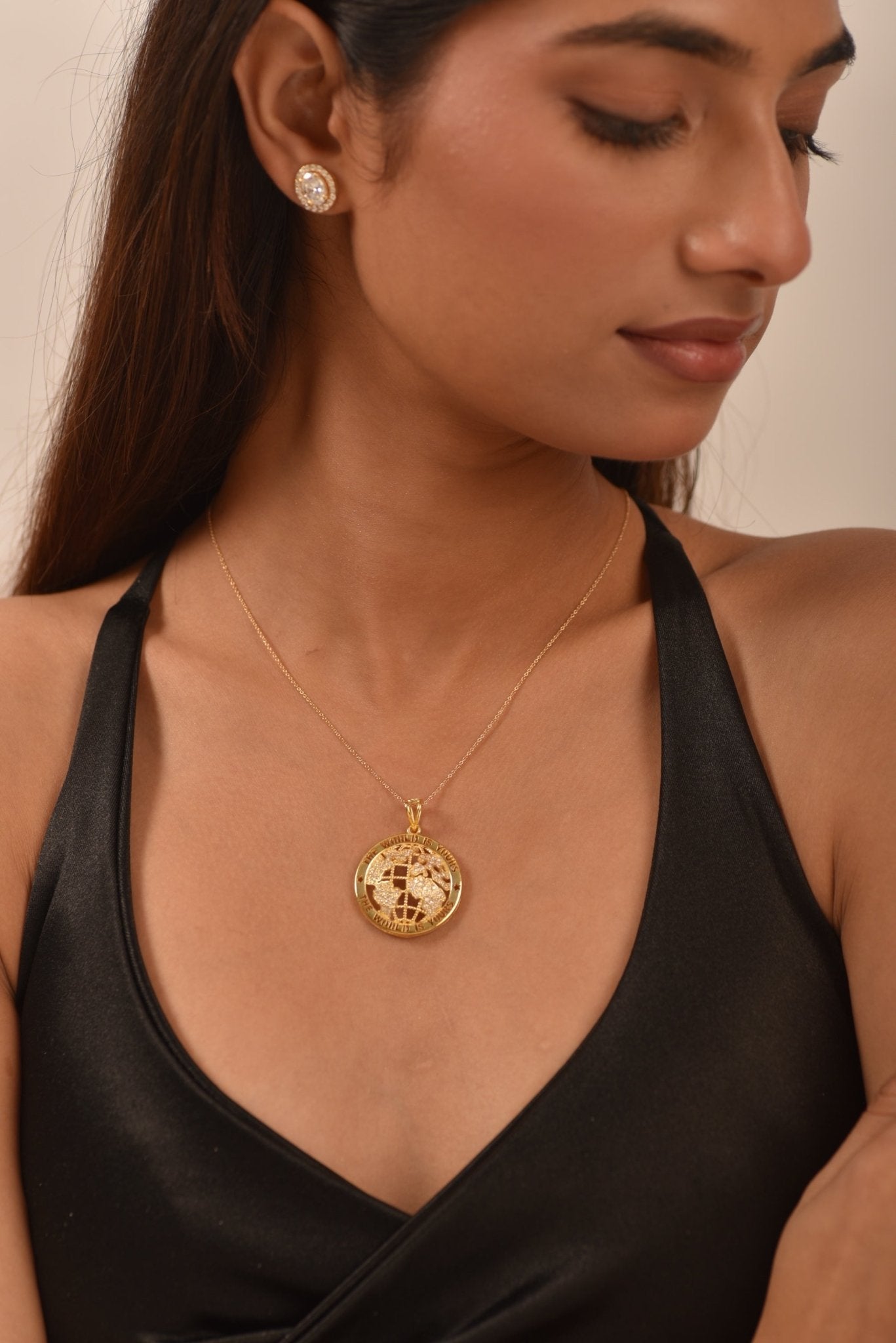 The World Is Yours Diamond Globe Pendant Necklace - Evara Jewelry LLC